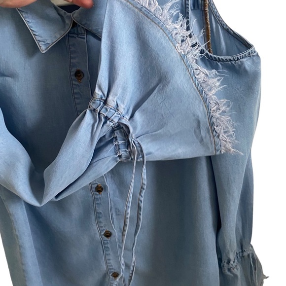 Splendid cold shoulders button down shirt blue chambray denim frayed edges M - Picture 10 of 14